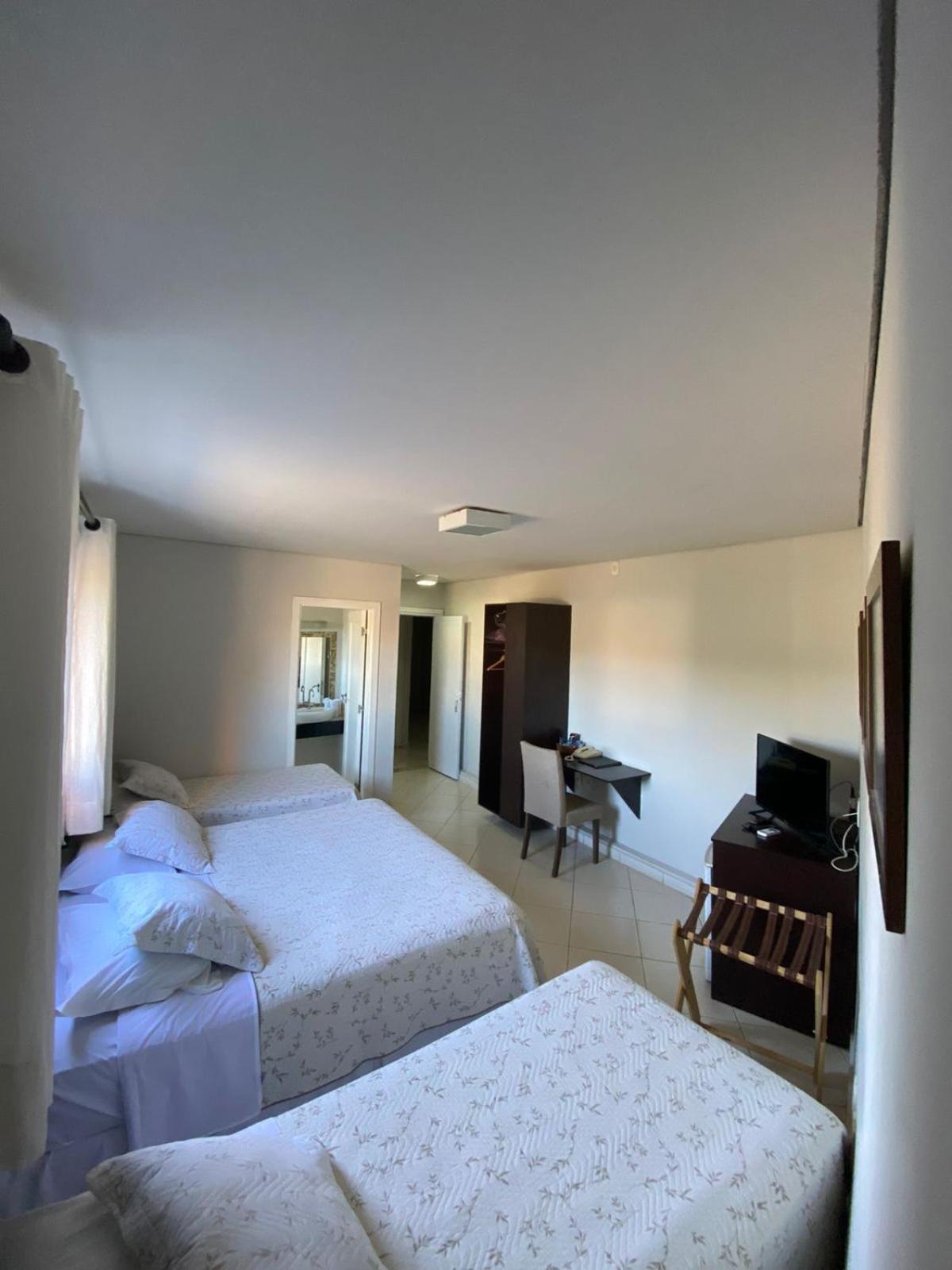 Hotel Recanto Dos Ipes Frutal Kültér fotó